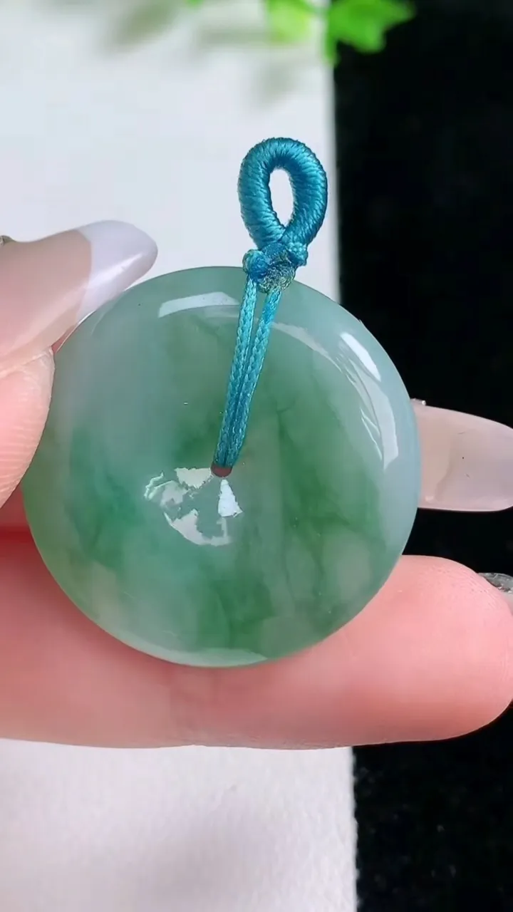 天然A货翡翠平安扣吊坠，尺寸27.5-5.5，重量:9.67g
1月20日