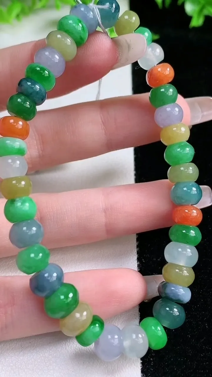 天然A货翡翠四彩算盘珠手串，尺寸8.3-4.8-38颗，重量:23.58g1月20日
工厂直销收藏佳