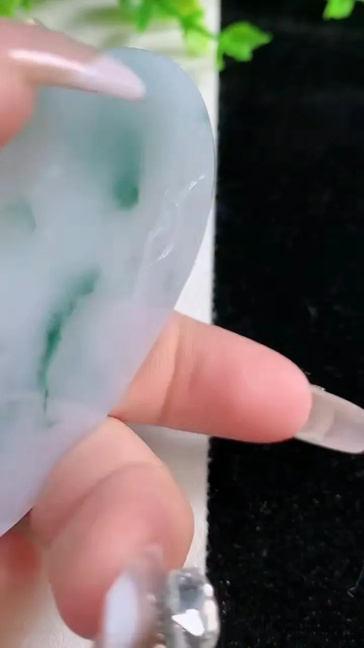 天然A货翡翠冰种飘花文殊菩萨吊坠，尺寸69-48.8-6.2，重:41.52g
1月20日