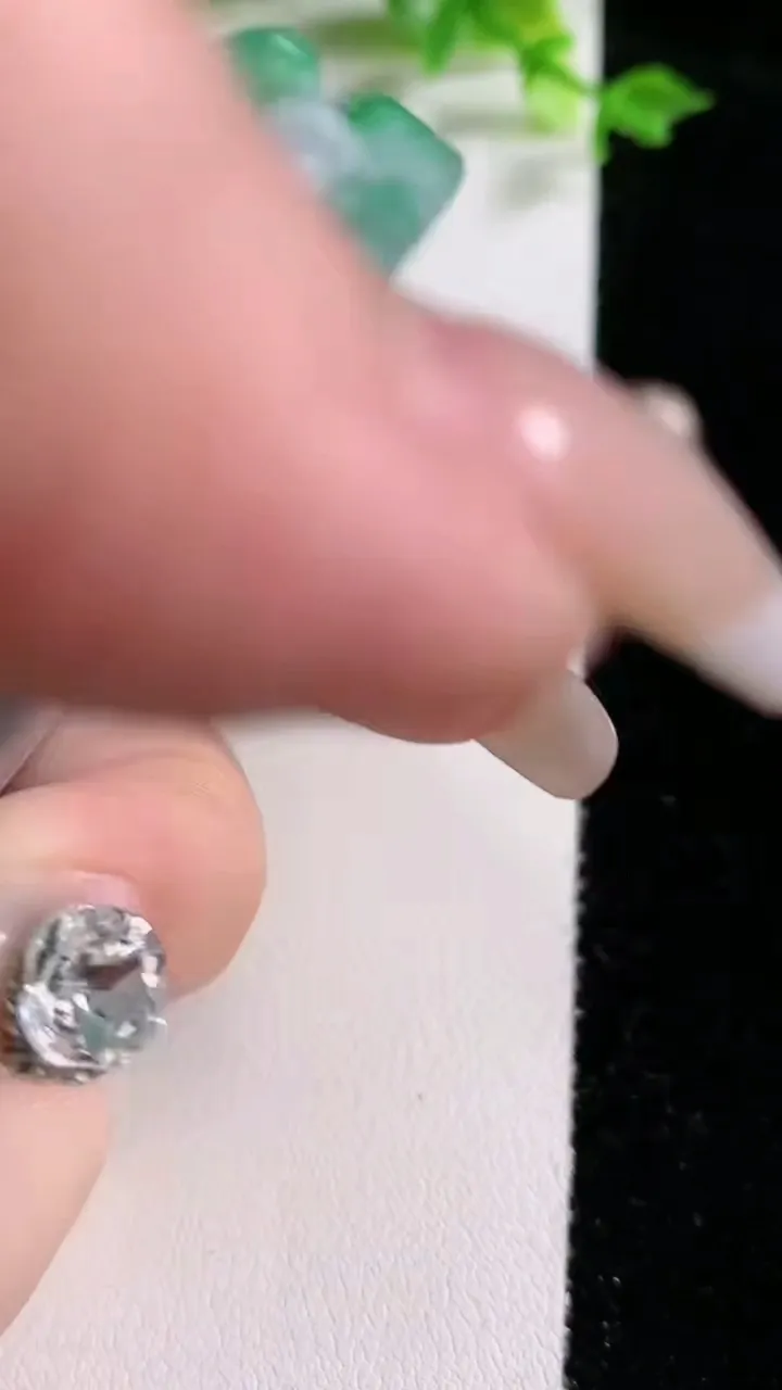 天然A货翡翠龙牌吊坠，尺寸56.8-14.2，重:70.54g
1月20日