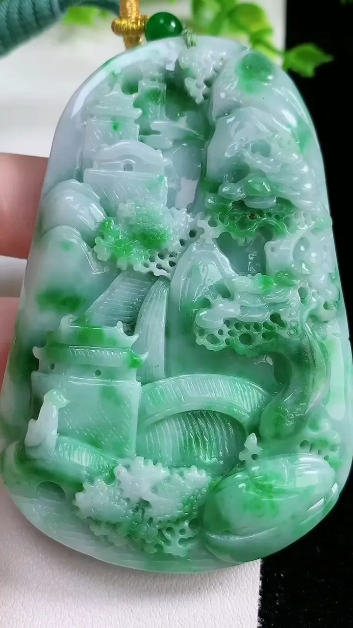 天然A货翡翠山水牌吊坠，尺寸52.4-53.5-12，重:100.08g
1月20日