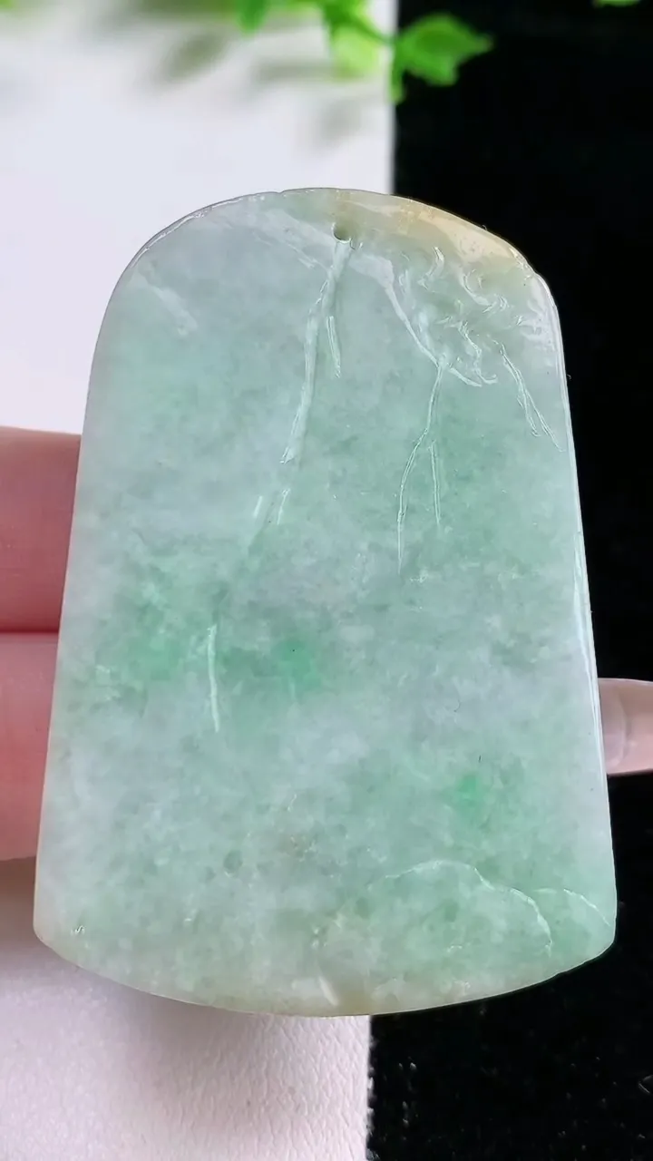 天然A货翡翠山水牌吊坠，尺寸55-37-14.5，重:47.66g
1月20日