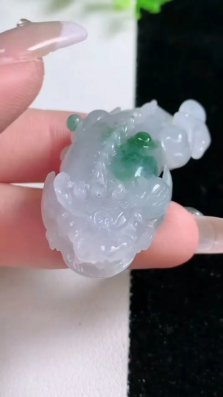 天然A货翡翠飘花貔貅吊坠，尺寸 46.8-25-11.6，重:21.44g
1月20日