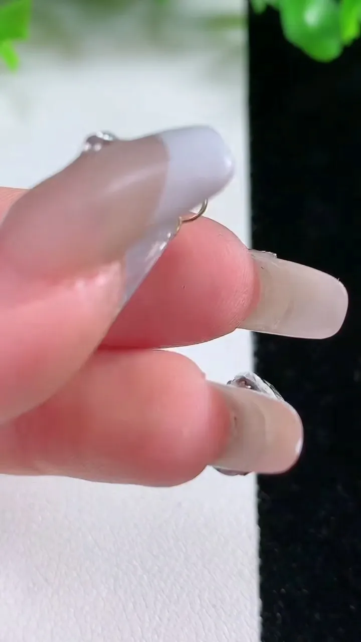 天然A货翡翠葫芦吊坠，尺寸19.3-13.7-3.7，重量:1.98g
1月20日