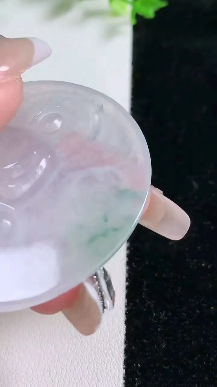 天然A货翡翠冰种飘花大日如来吊坠，尺寸52-49-4.9，重:23.46g
1月20日