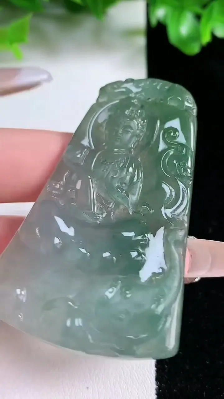 天然A货翡翠普贤菩萨吊坠，尺寸60.6-38.7-5.4，重量:26.09g
1月20日