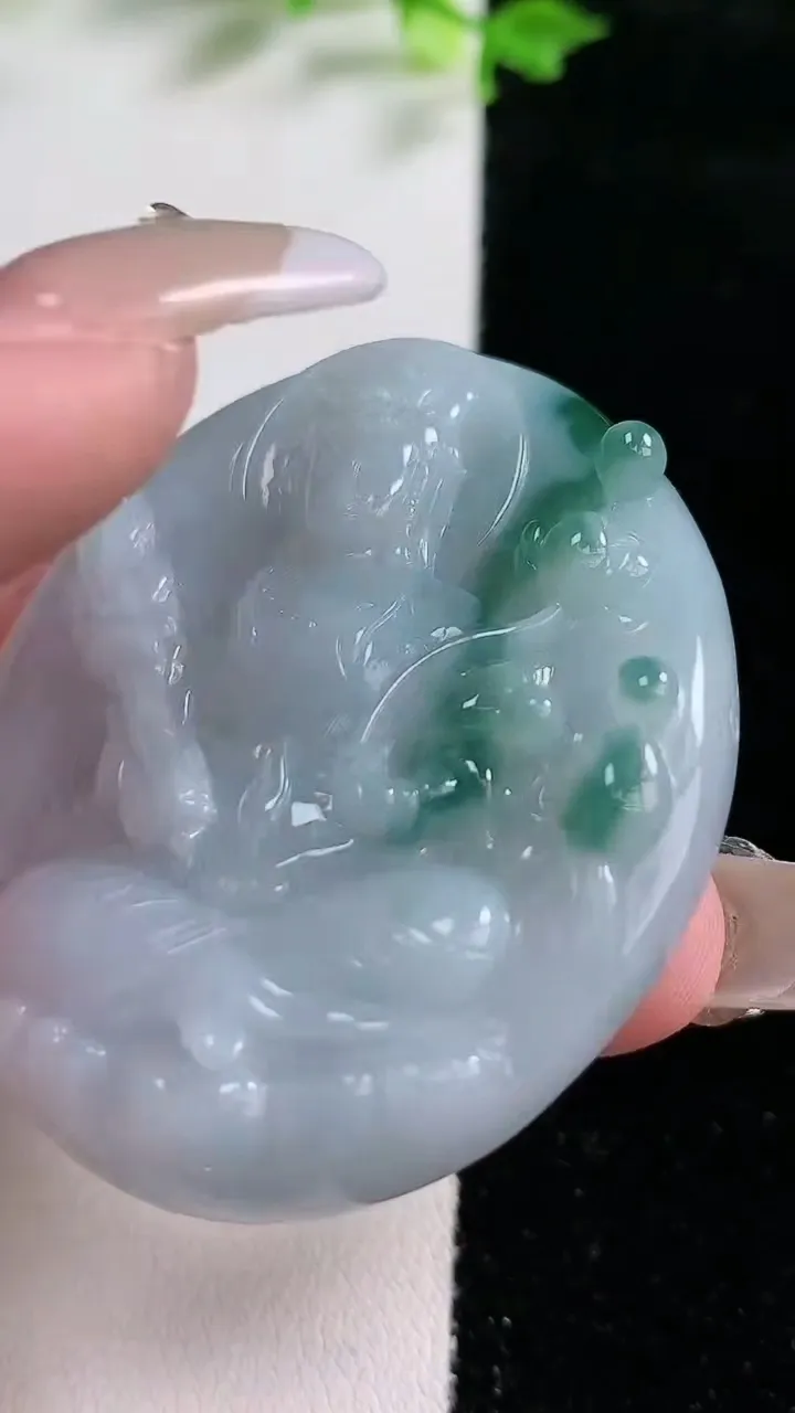 天然A货翡翠飘花虚空藏观音菩萨吊坠，尺寸49.6-42.3-9，重:35.41g
1月20日