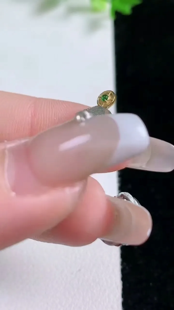 天然A货翡翠弥勒佛吊坠，尺寸23.6-16-5，重量:3.26g
1月20日