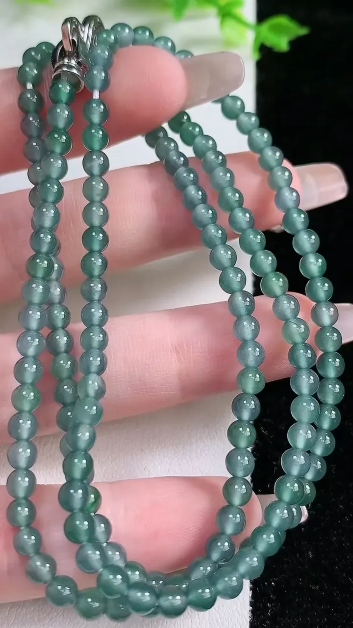 天然A货翡翠小米珠项链，尺寸4，重:17.50g1月20日
工厂直销收藏佳品,种好水足，色泽均匀，有种有色，上手高大气！