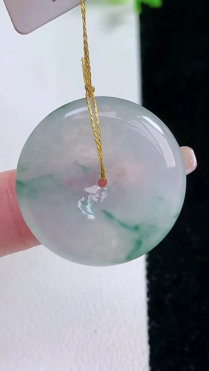 天然A货翡翠冰种飘花平安扣吊坠，尺寸25.5-4.6，重量:7.04g
1月20日