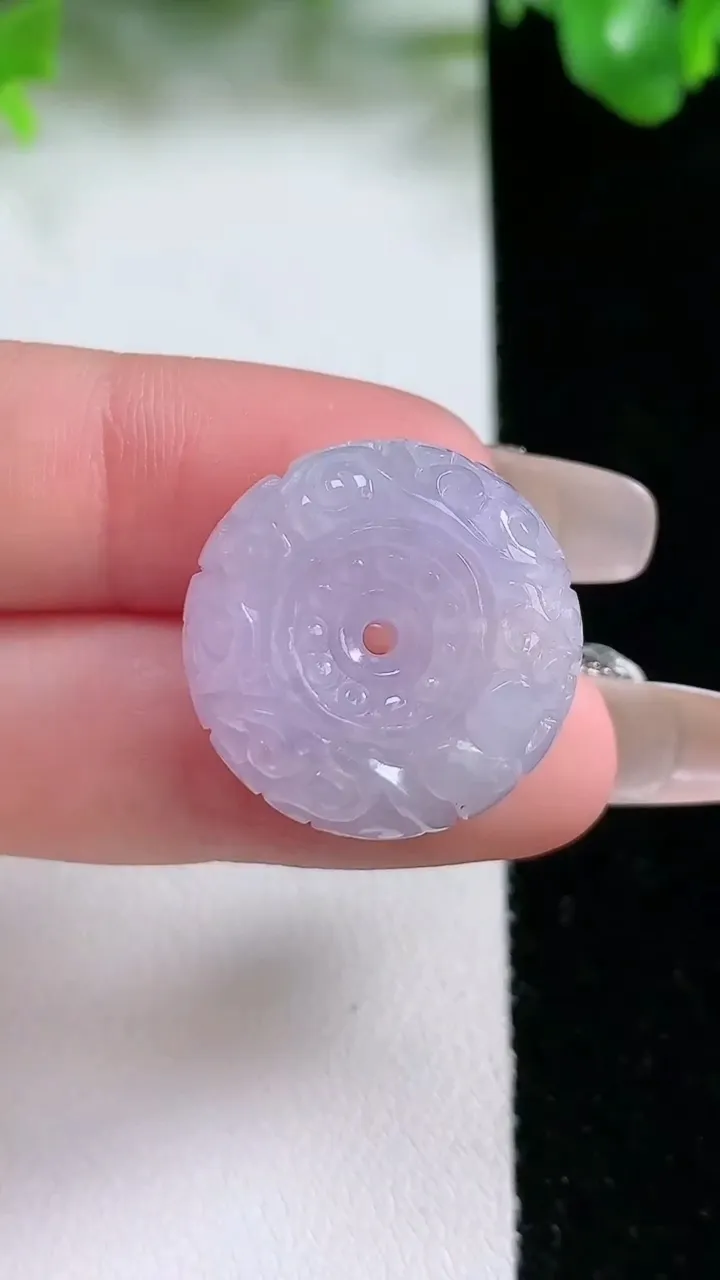 天然A货翡翠紫罗兰雕花路路通吊坠，尺寸21.4-11.5，重量:11.35g
1月20日