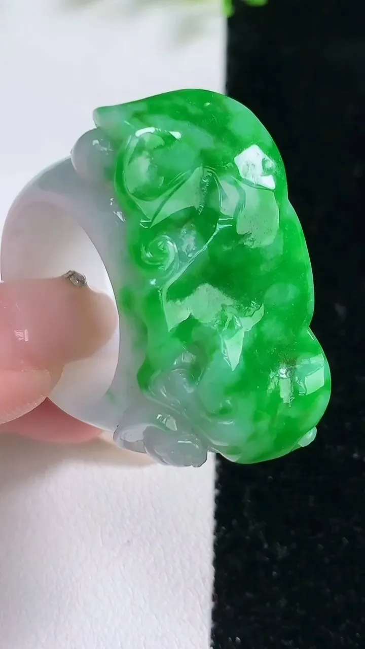 天然A货翡翠如意指环扳指，尺寸21-16.5-11，重:27.72g2026年1月20日
工厂直销收