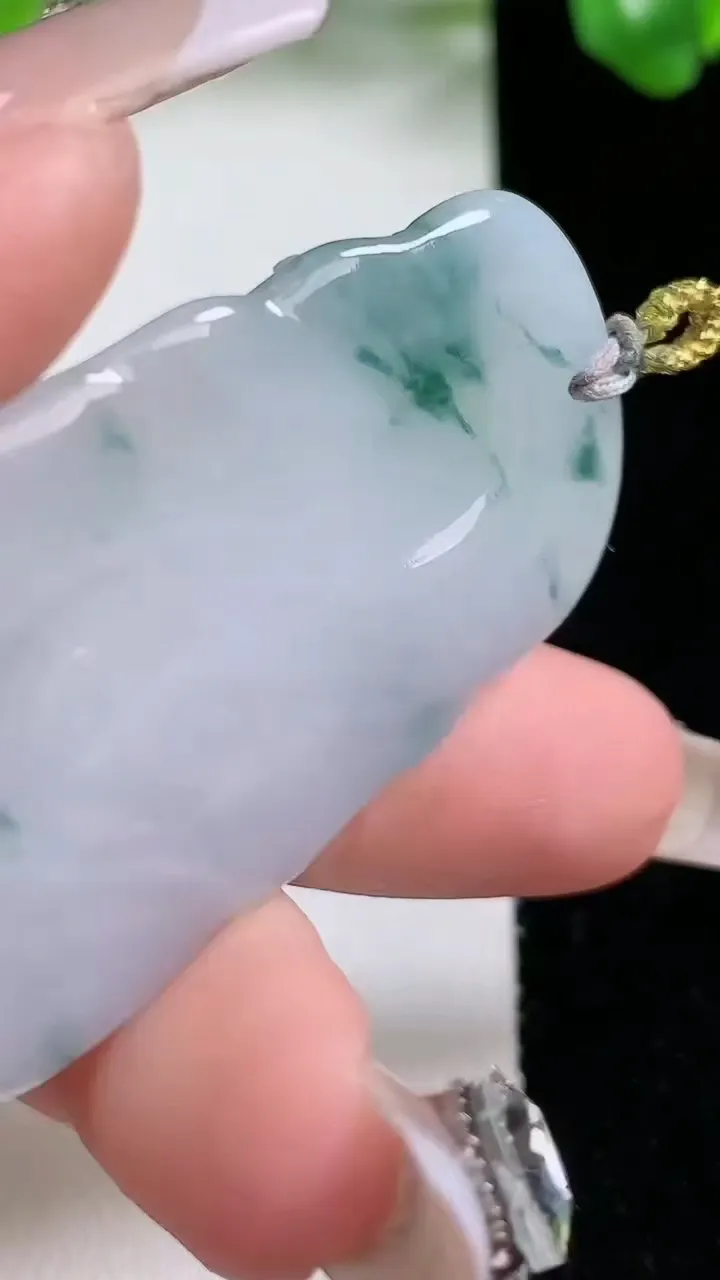 天然A货翡翠飘花龙马精神吊坠，尺寸49-27.7-5.4，重量:16.91g
1月20日