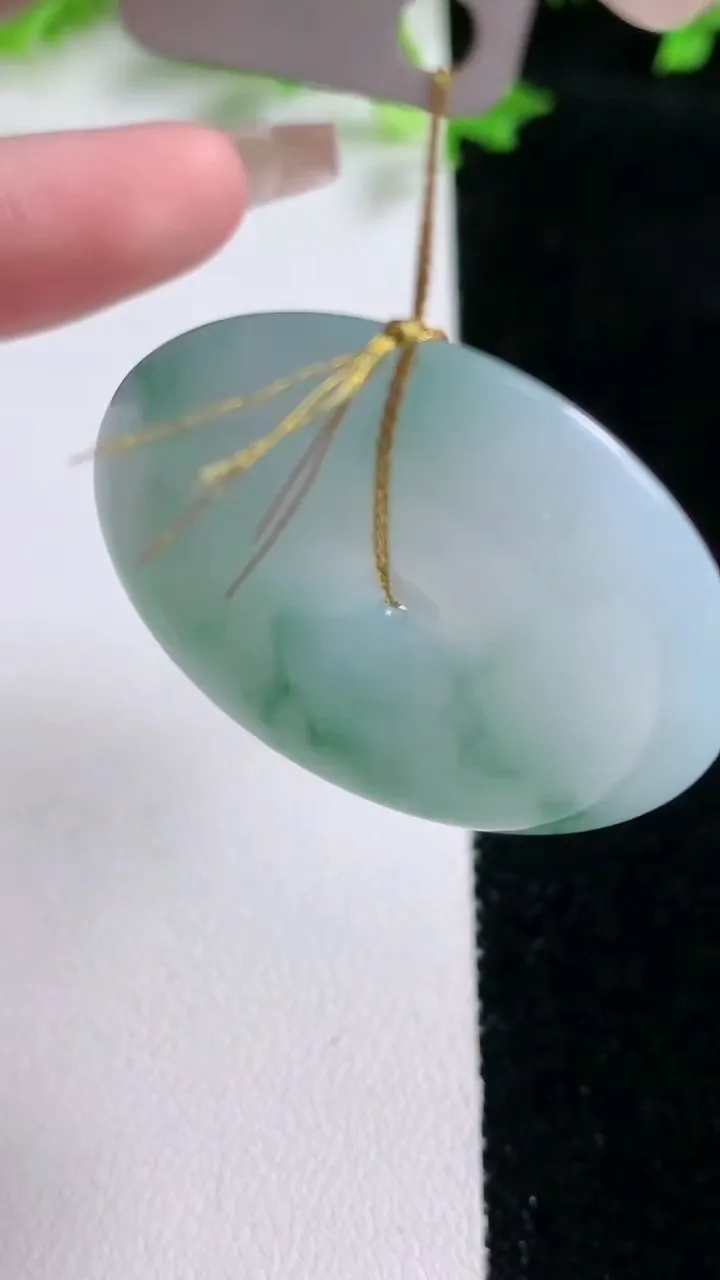 天然A货翡翠飘花平安扣吊坠，尺寸37-5.3，重量:16.56g
1月20日