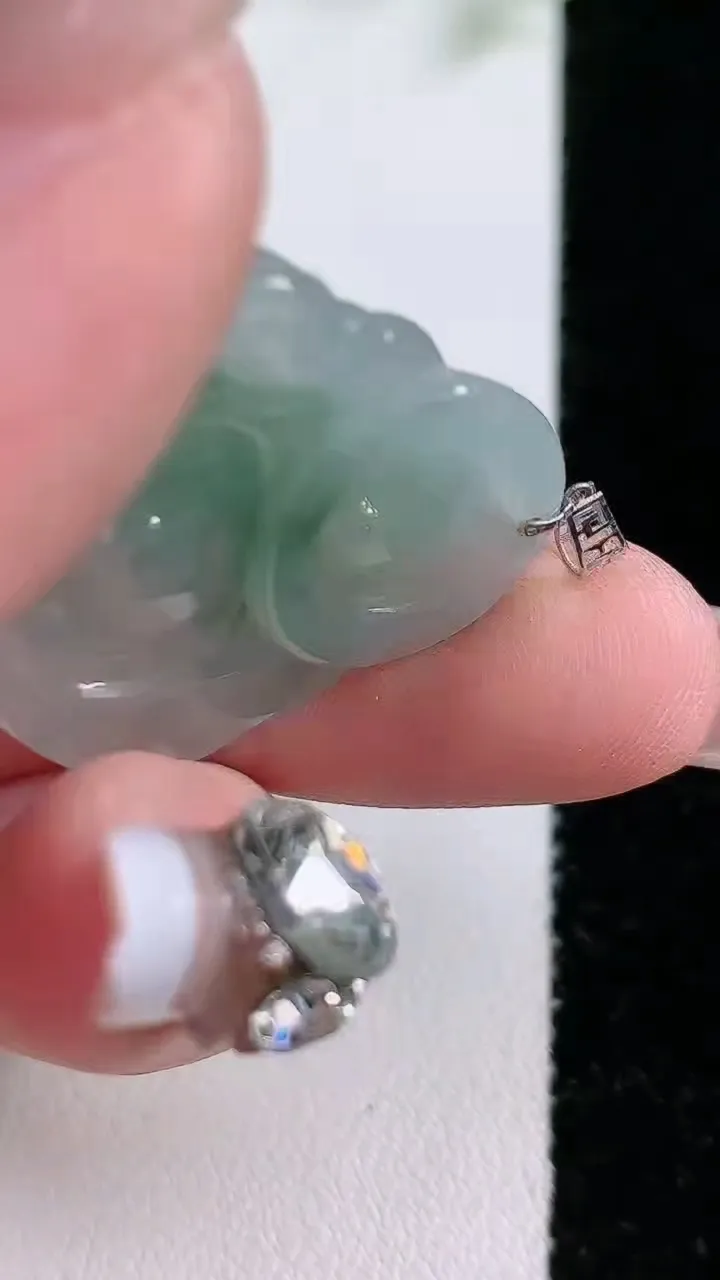 天然A货翡翠佛公吊坠，尺寸27.7-29.8-6.7，重:7.24g
1月20日