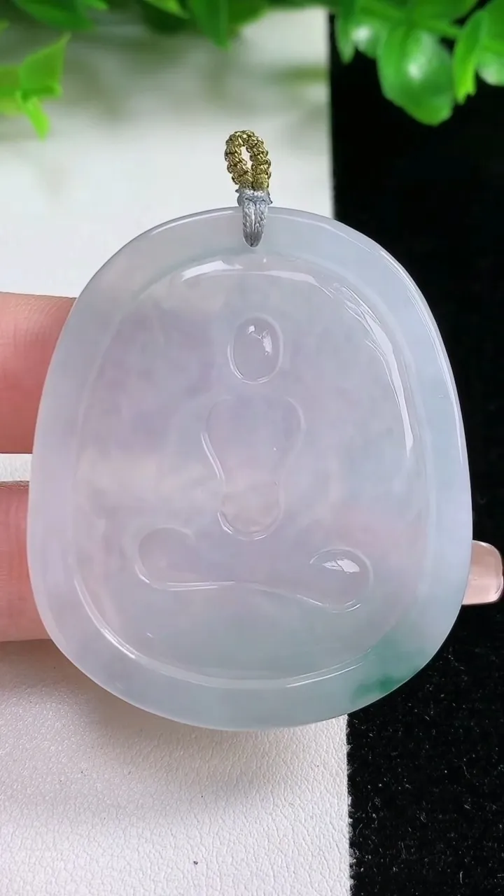 天然A货翡翠冰种飘花虚空藏菩萨吊坠，尺寸50.3-42.6-4.8，重量:24.64g
1月20日