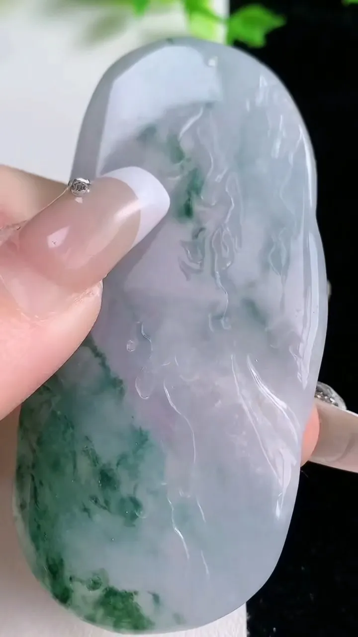 天然A货翡翠冰种飘花文殊菩萨吊坠，尺寸72.4-33.8-6.9，重量:37.95g
1月20日