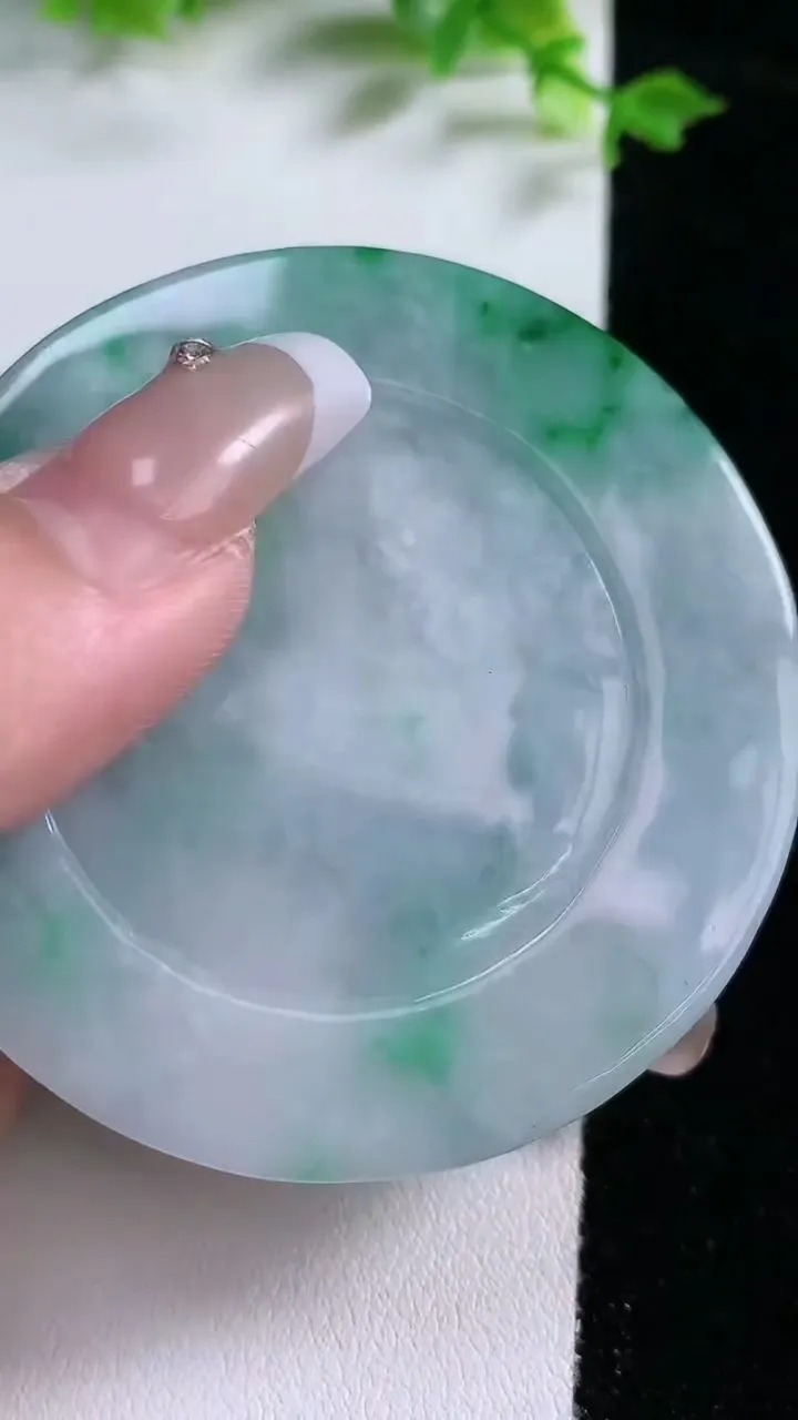 天然A货翡翠龙牌吊坠，尺寸56.8-14.2，重:70.54g
1月20日