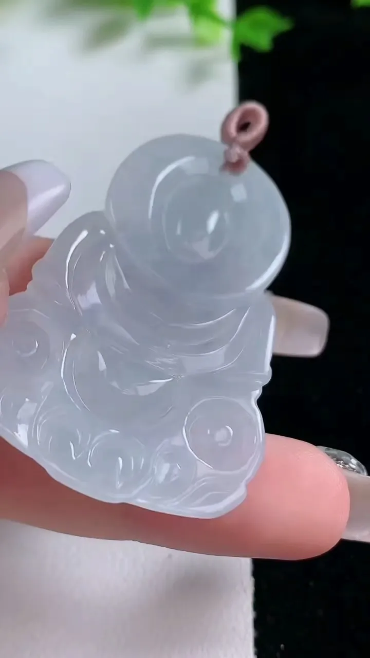 天然A货翡翠观音菩萨吊坠，尺寸47.6-32.4-4.7，重量:14.08g
1月20日