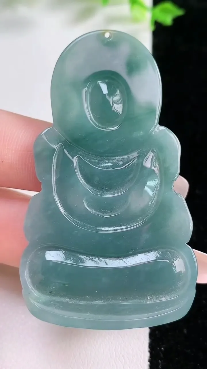 天然A货翡翠度母观音吊坠，尺寸61.3-35.6-5.1，重:17.86g
1月20日