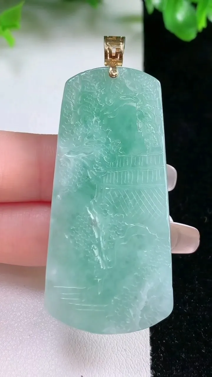 天然A货翡翠山水牌吊坠，尺寸54-24.5-8.2，重量:29.32g
1月20日