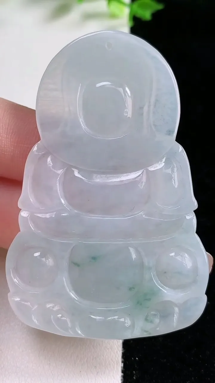 天然A货翡翠飘花观音菩萨吊坠，尺寸63-41.3-5.4，重:24.32g
1月20日