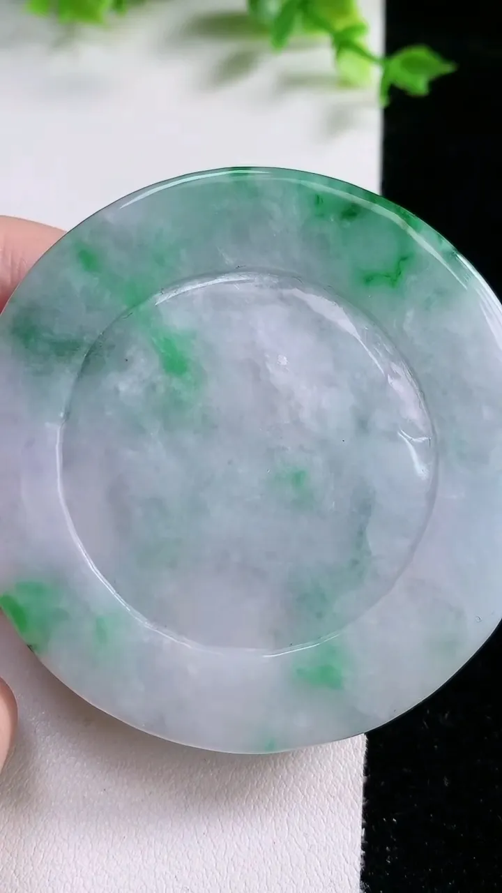 天然A货翡翠龙牌吊坠，尺寸56.8-14.2，重:70.54g
1月20日