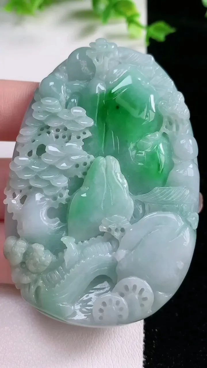 天然A货翡翠山水牌吊坠，尺寸69.5-47.2-11.5，重:81.20g
1月20日