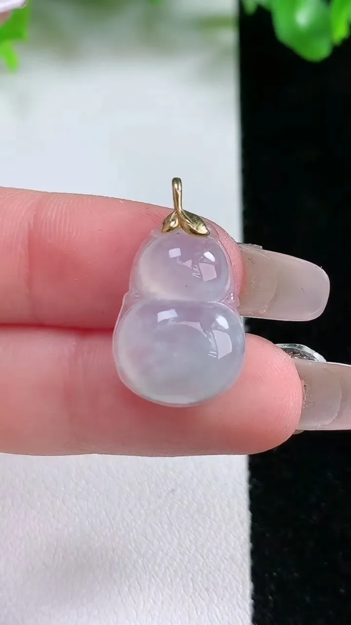 天然A货翡翠葫芦吊坠，尺寸19.3-13.7-3.7，重量:1.98g
1月20日