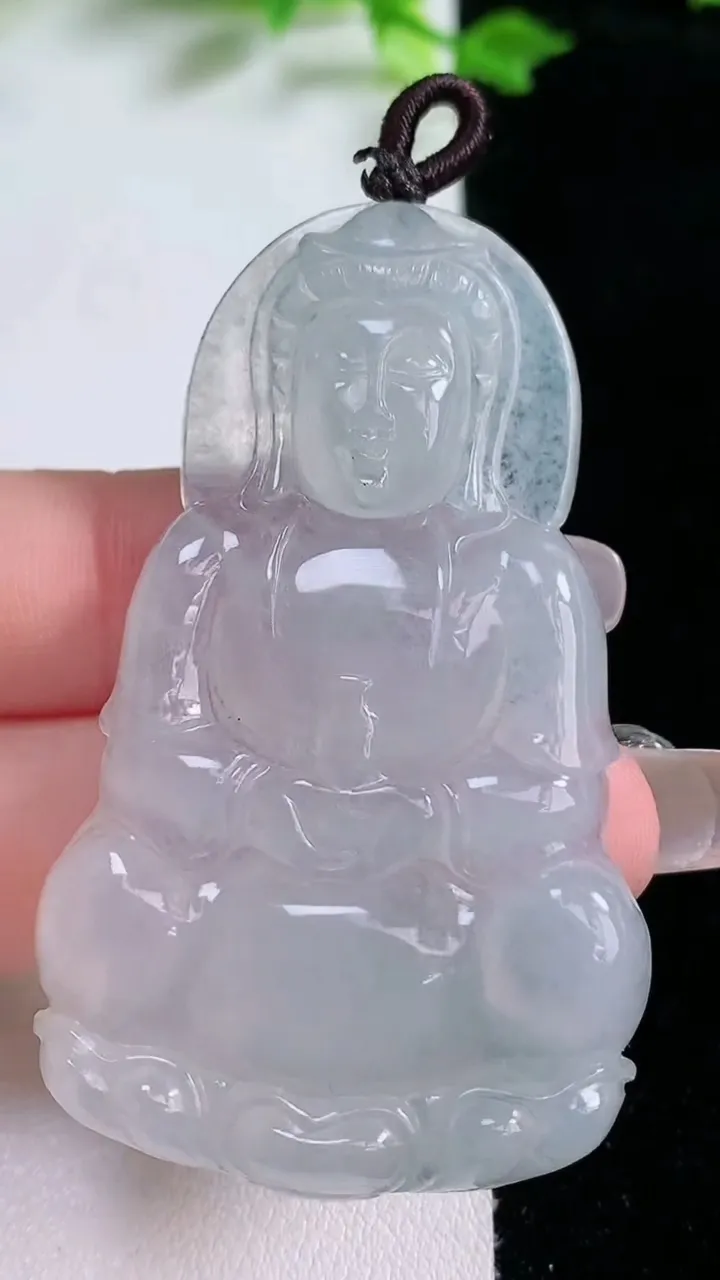 天然A货翡翠观音菩萨吊坠，尺寸58-34.6-5.4，重量:20.35g
1月20日
