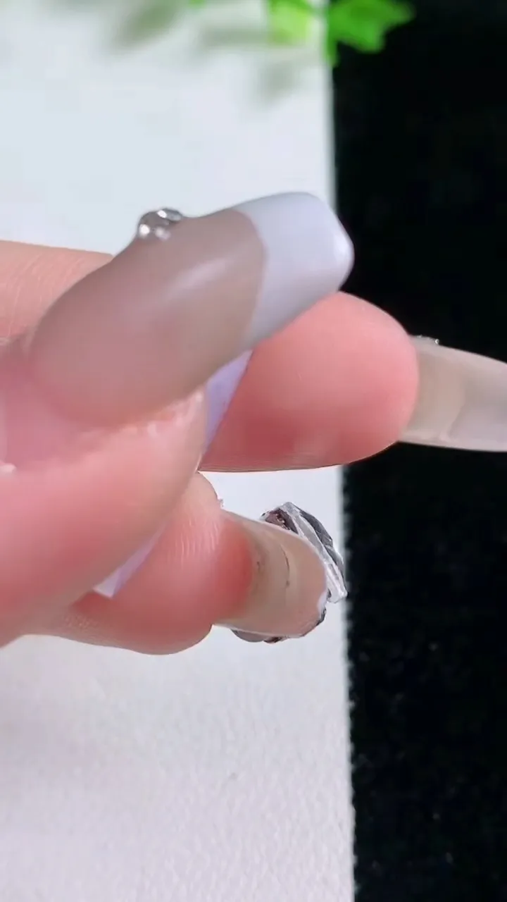 天然A货翡翠18K金紫罗兰随形吊坠，尺寸27-11-7.4，重量:3.87g
1月20日