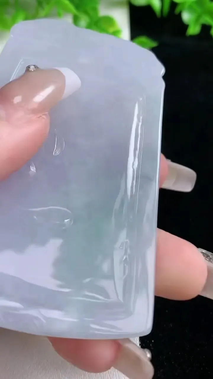 天然A货翡翠春带彩紫罗兰虚空藏菩萨吊坠，尺寸74.4-47.6-5.4，重量:46.53g
1月20日