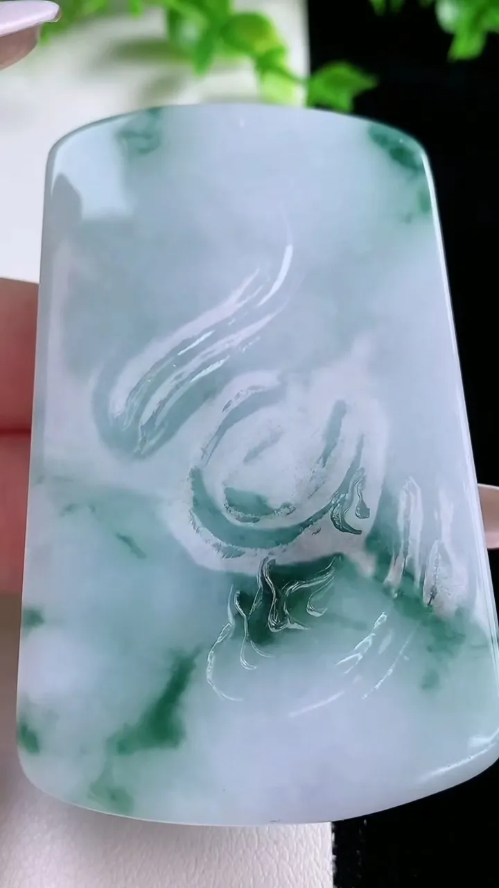 天然A货翡翠飘花普贤菩萨吊坠，尺寸70.3-43.3-5.9，重量:44.85g
1月20日