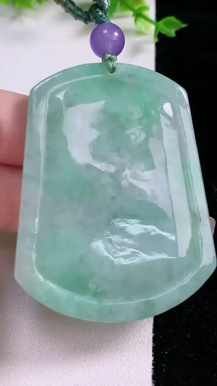 天然A货翡翠梅花鹿吊坠，尺寸58.6-45.6-6，重:27.60g
1月20日