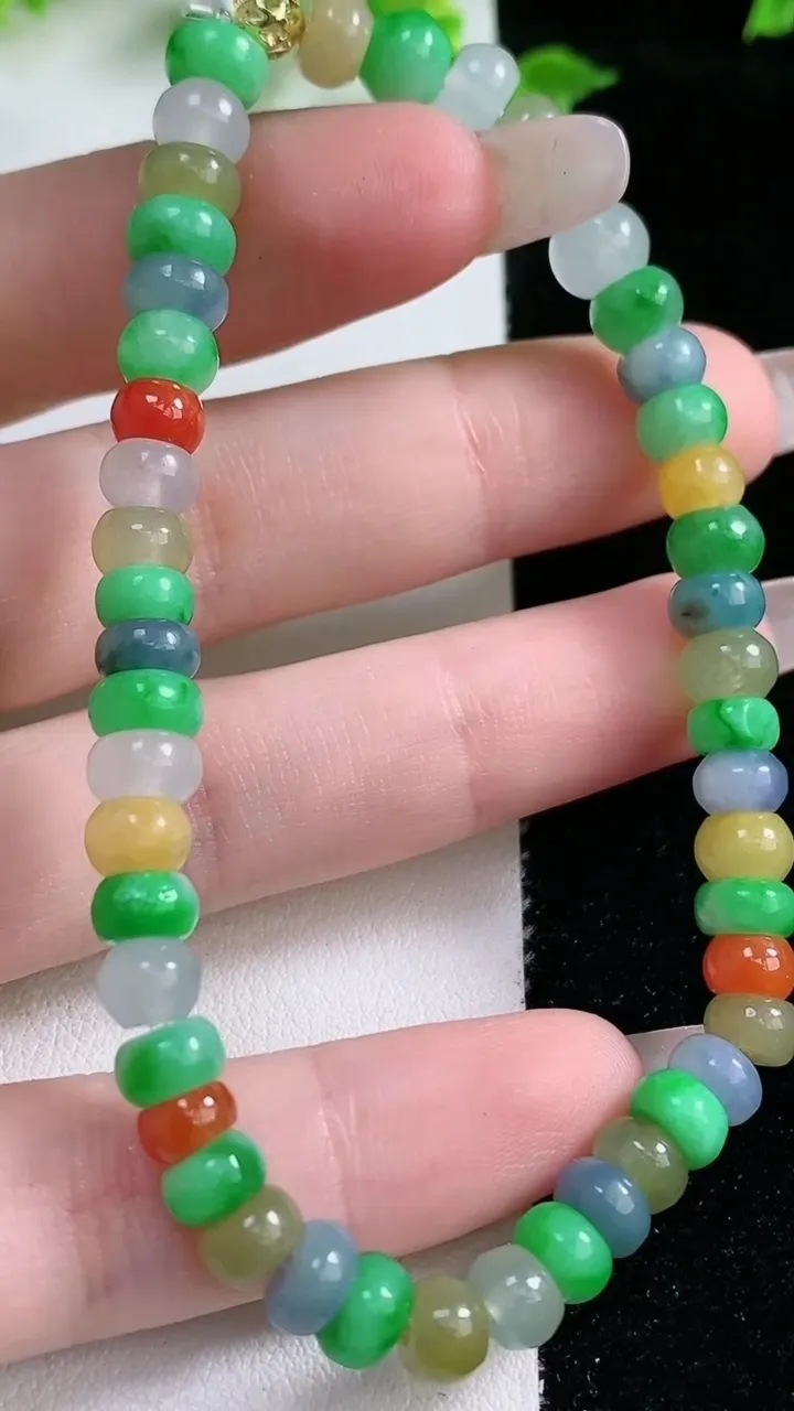 天然A货翡翠四彩算盘珠手串，尺寸6.3-3-48颗，重量:15.40g1月20日
工厂直销收藏佳品,