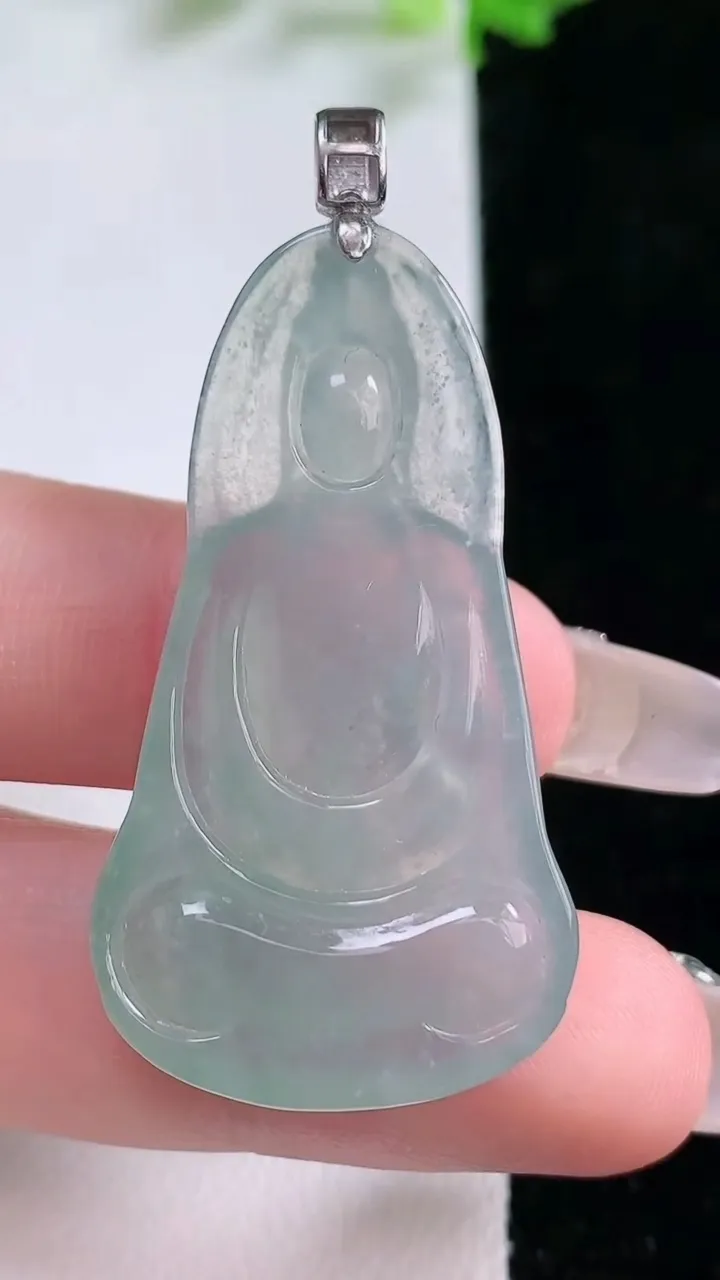 天然A货翡翠观音菩萨吊坠，尺寸41.6-22.7-5.4，重量:8.54g
1月20日