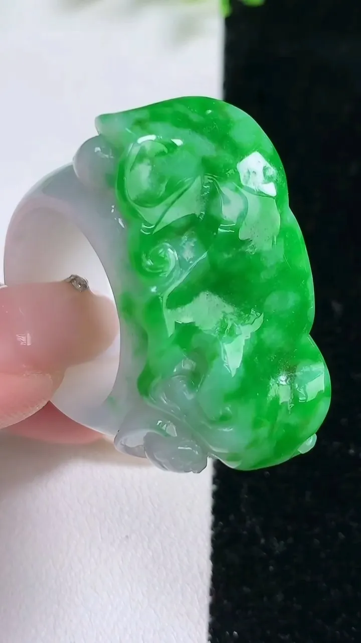 天然A货翡翠如意指环扳指，尺寸21-16.5-11，重:27.72g2026年1月20日
工厂直销收