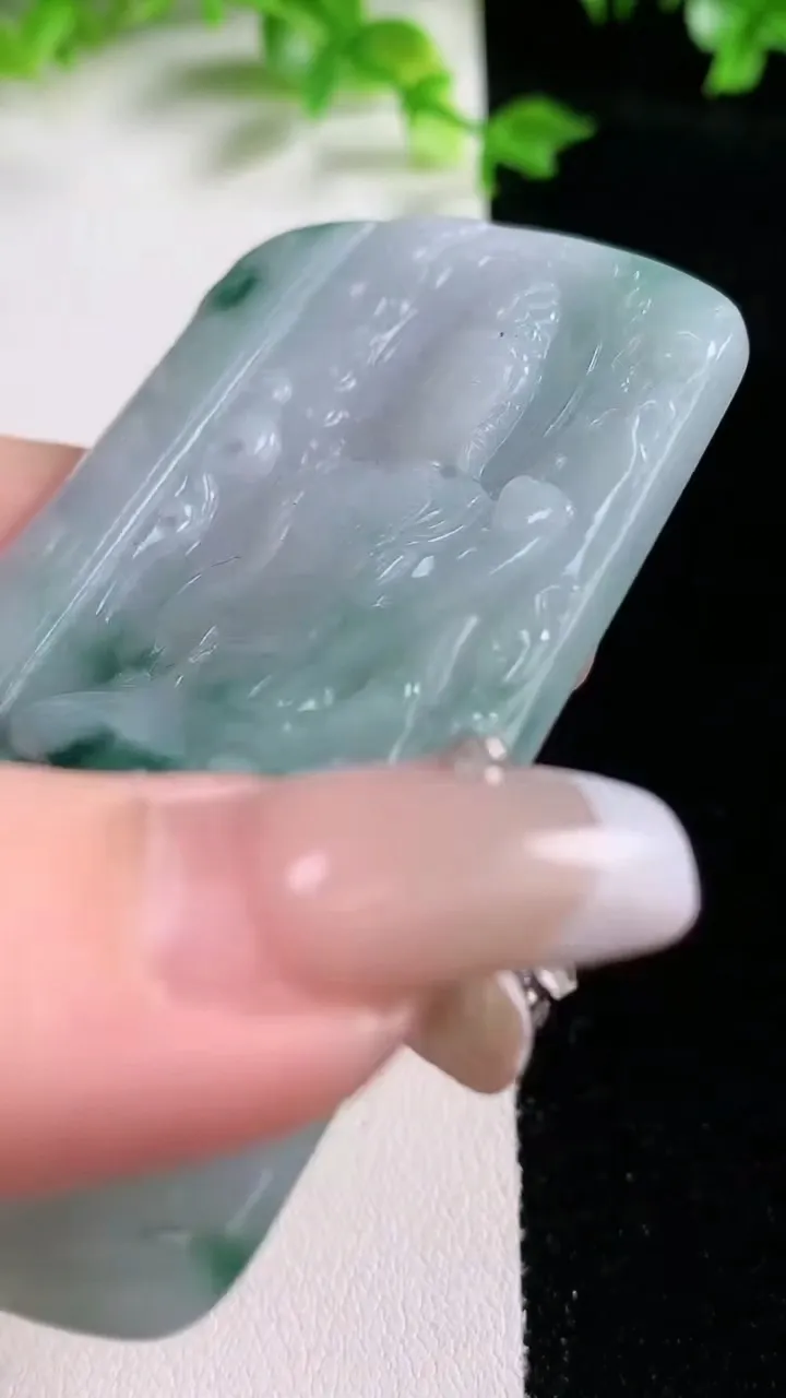 天然A货翡翠飘花普贤菩萨吊坠，尺寸70.3-43.3-5.9，重量:44.85g
1月20日