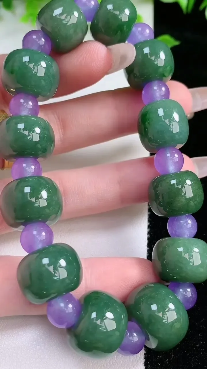 天然A货翡翠路路通手串，尺寸16.2-12颗，重:81.83g1月20日
工厂直销收藏佳品,种好水足