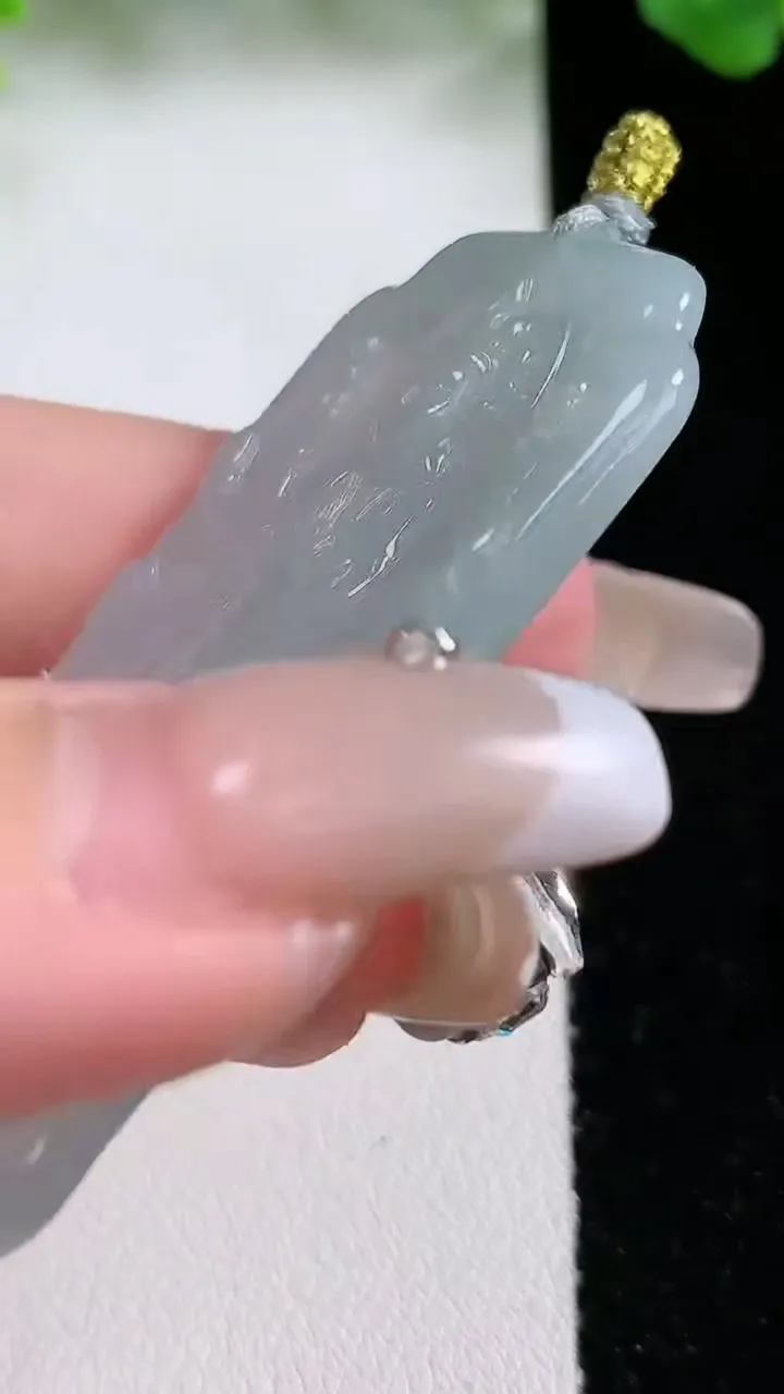 天然A货翡翠千手观音吊坠，尺寸58-58-4，重量:17.02g
1月20日