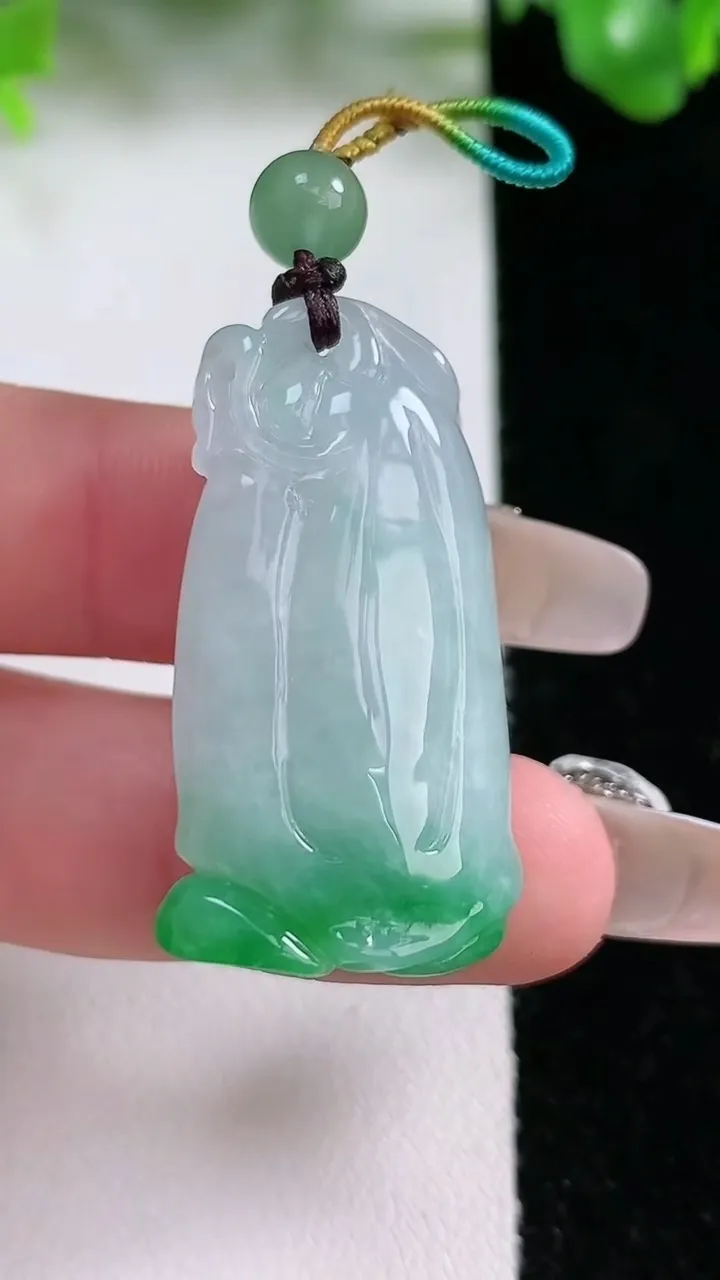 天然A货翡翠莲蓬吊坠，尺寸34.5-17.8-10.2，重量:12.51g
1月20日