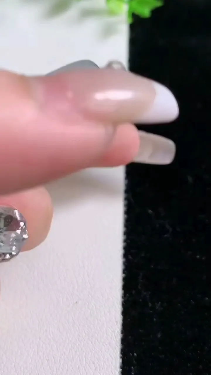 天然A货翡翠冰种飘花大日如来吊坠，尺寸52-49-4.9，重:23.46g
1月20日