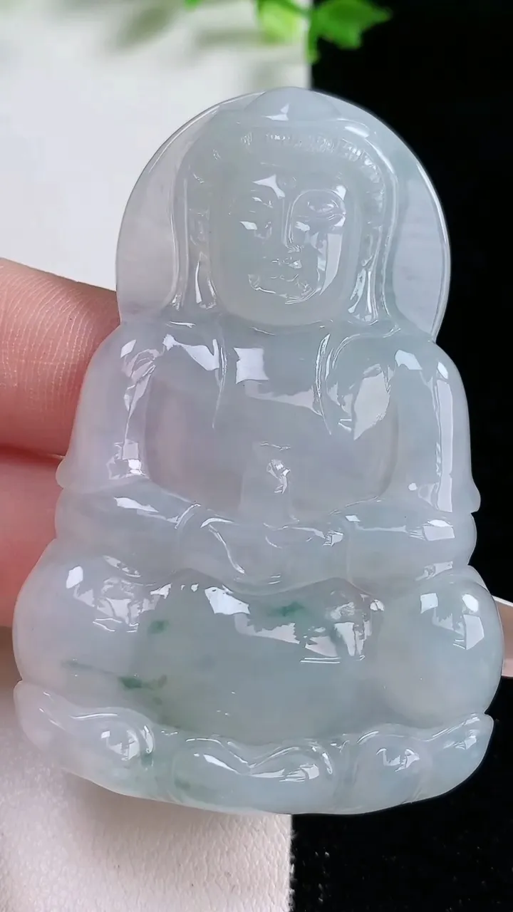 天然A货翡翠飘花观音菩萨吊坠，尺寸63-41.3-5.4，重:24.32g
1月20日