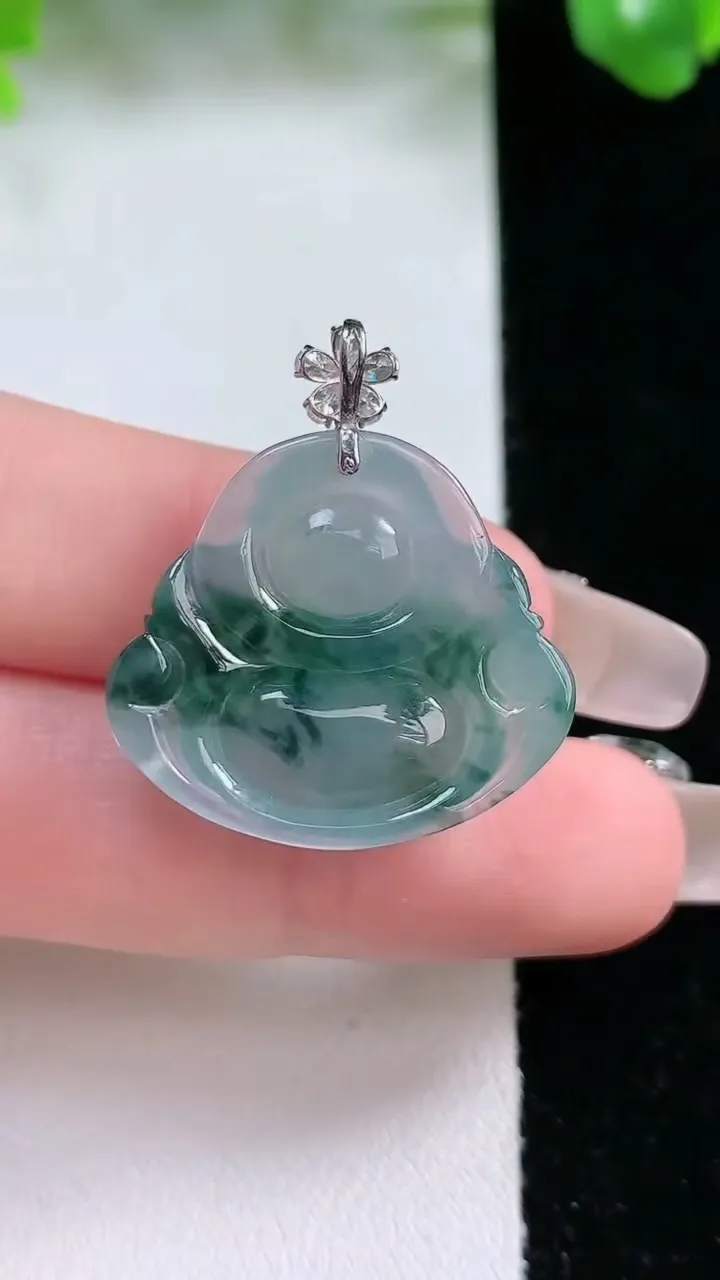 天然A货翡翠种飘花佛公吊坠，尺寸22.5-24.7-7.3，重量:5.93g
1月20日