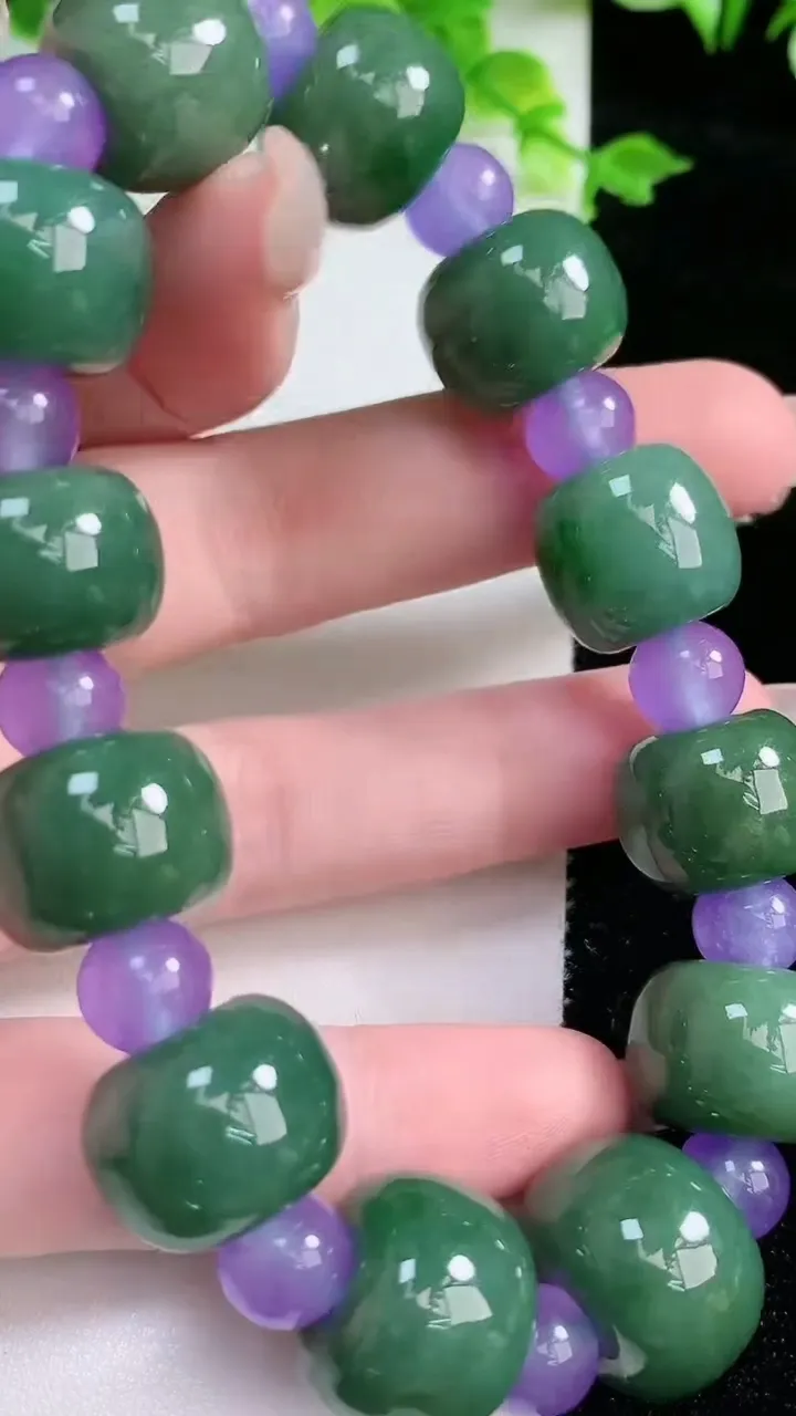 天然A货翡翠路路通手串，尺寸16.2-12颗，重:81.83g1月20日
工厂直销收藏佳品,种好水足