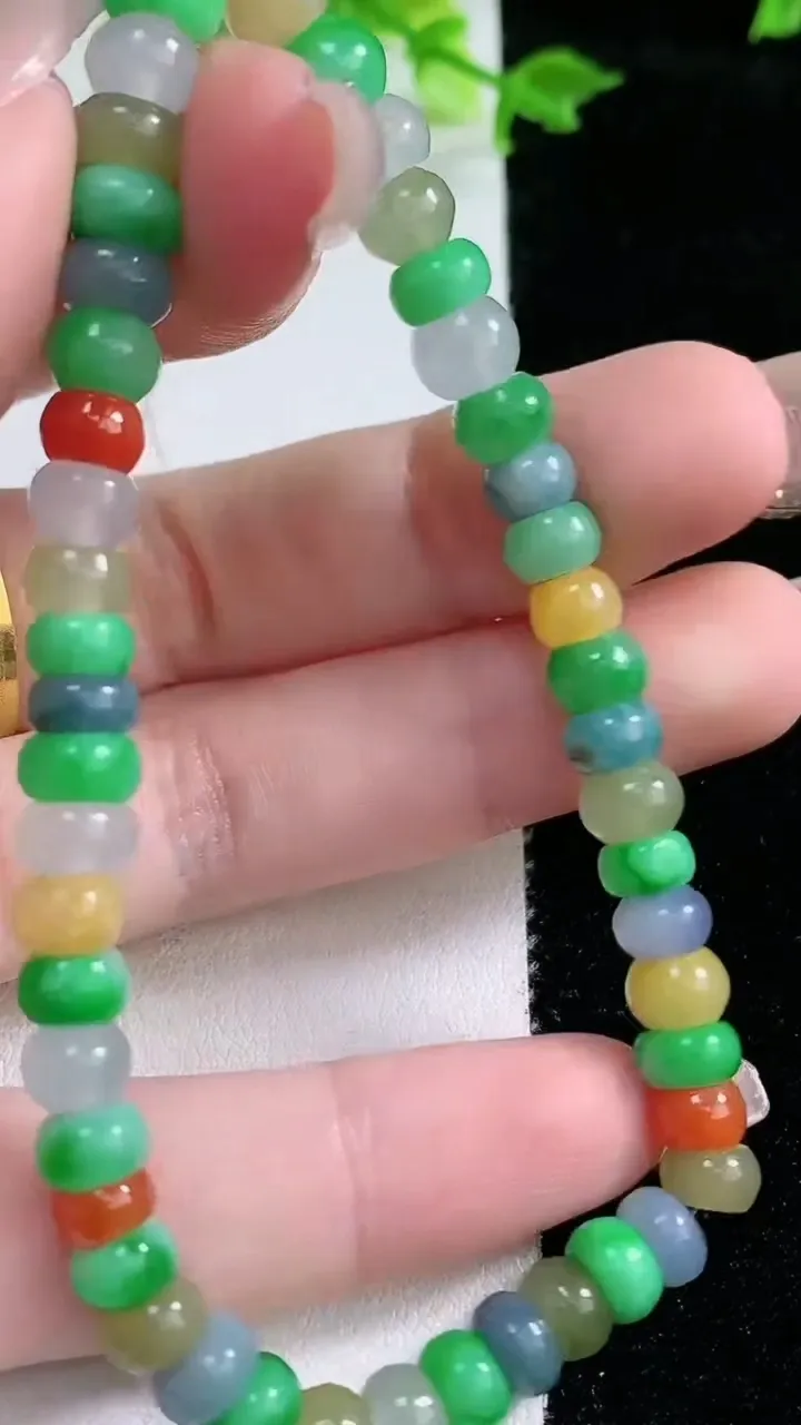 天然A货翡翠四彩算盘珠手串，尺寸6.3-3-48颗，重量:15.40g1月20日
工厂直销收藏佳品,