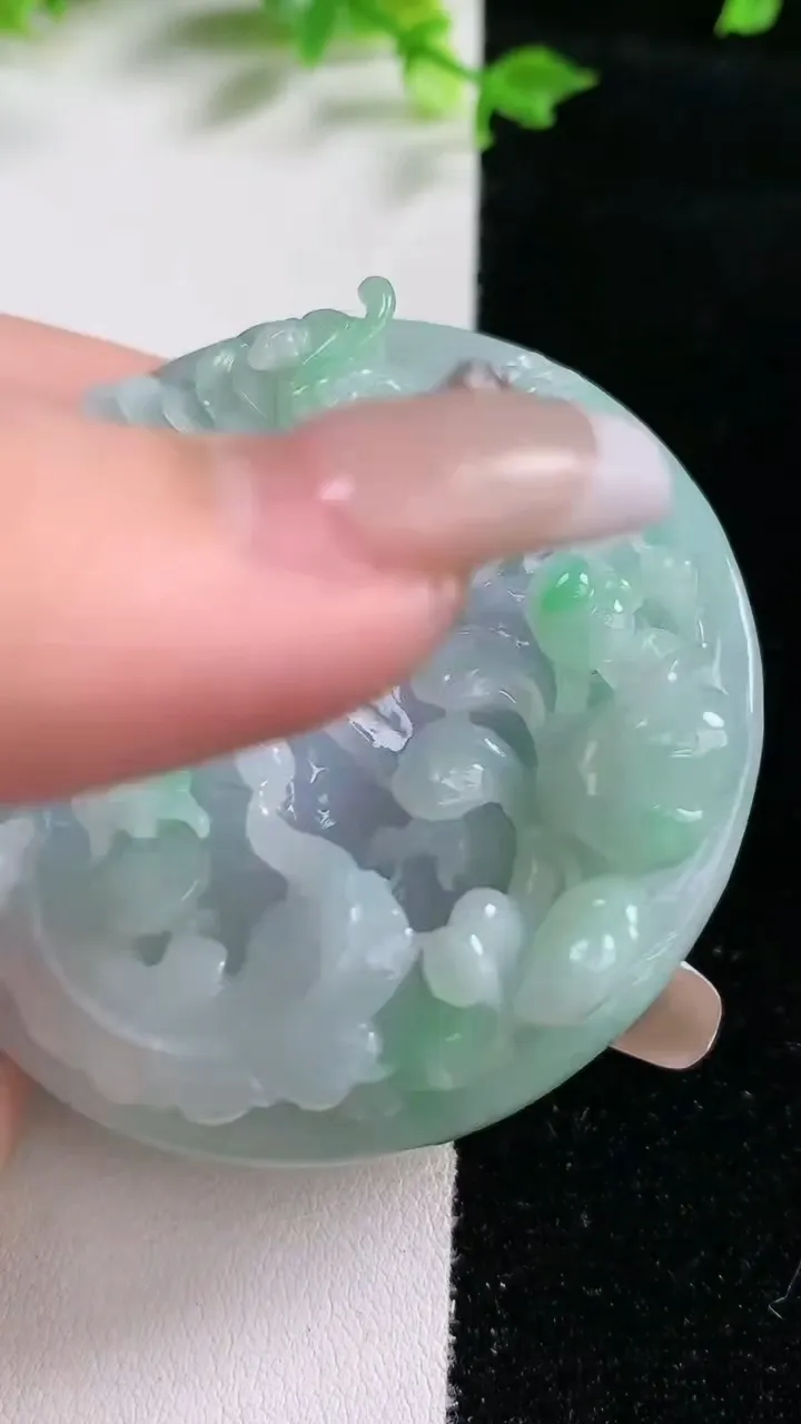 天然A货翡翠凤凰吊坠，尺寸56.1-13.4，重:68.14g
1月20日