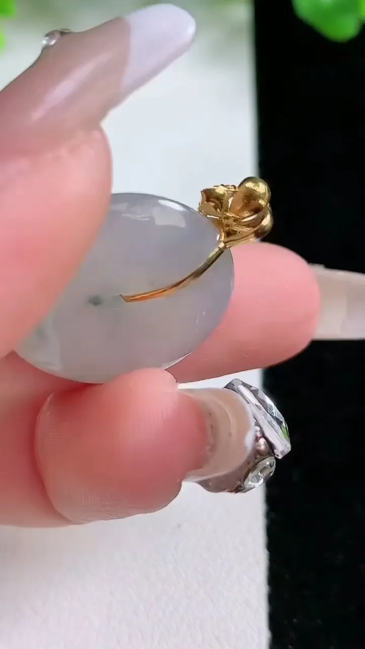 天然A货翡翠种飘花平安扣吊坠，尺寸21.4-5.5，重量:5.42g
1月20日