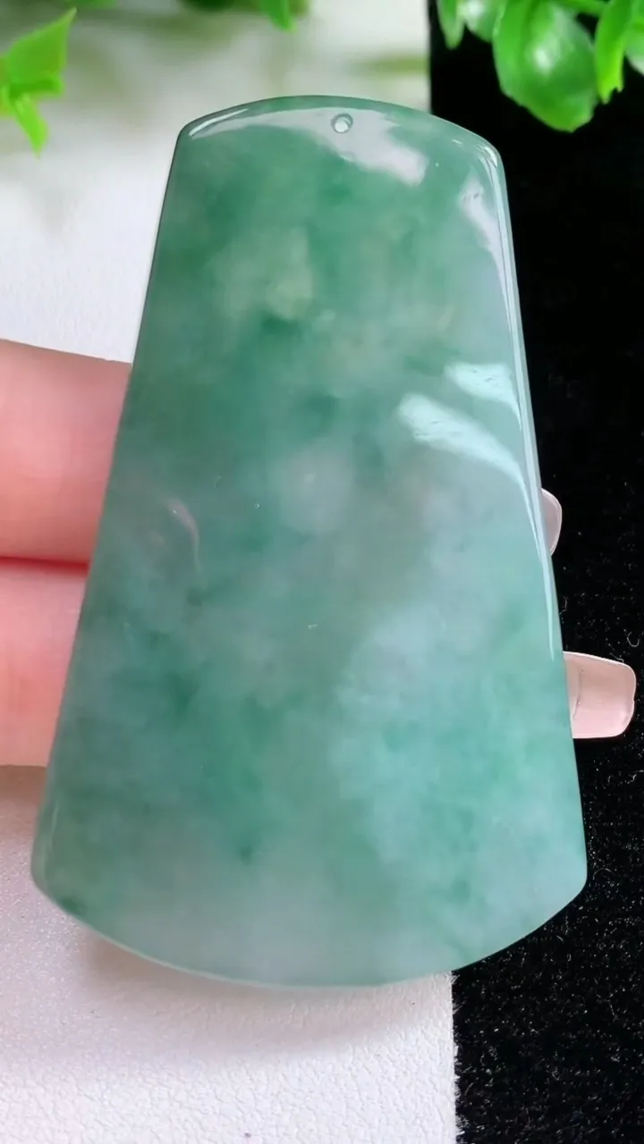 天然A货翡翠普贤菩萨吊坠，尺寸65.5-41-4.2，重量:27.48g
1月20日