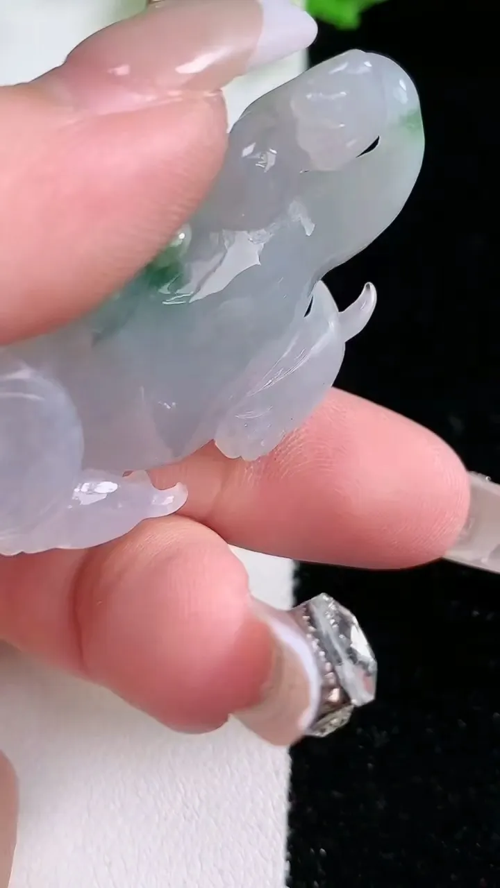 天然A货翡翠飘花貔貅吊坠，尺寸 46.8-25-11.6，重:21.44g
1月20日